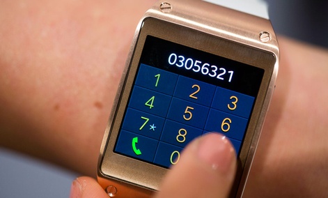 A model displays the telephone function of the new Samsung Galaxy Gear. A model displays the telephone function of the new Samsung Galaxy Gear.