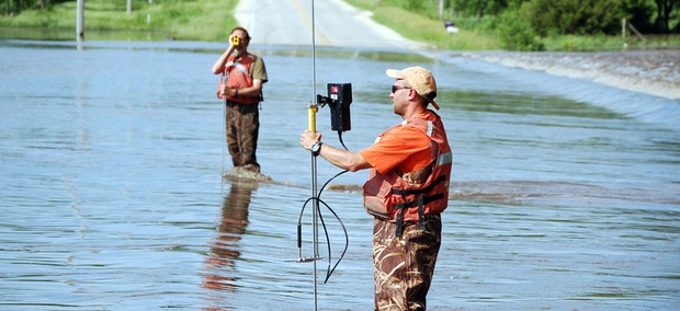 USGS personnel monitoring flood waters in Waverly, IA USGS personnel monitoring flood waters in Waverly, IA