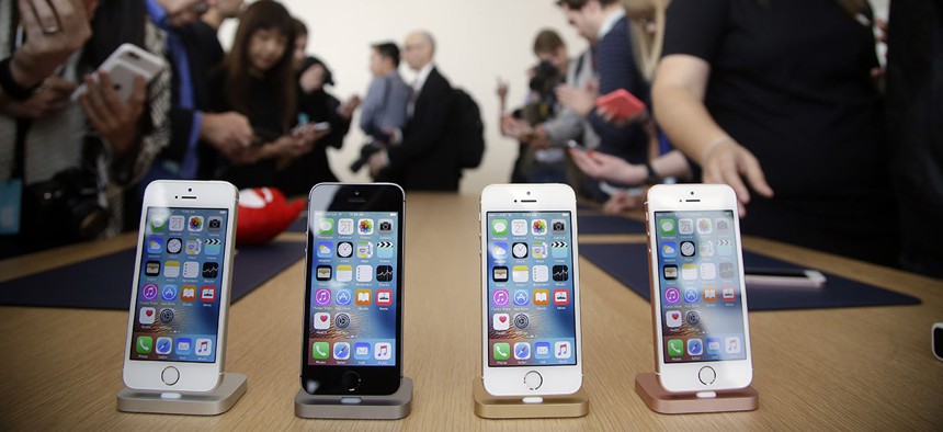 Members of the media and invited guests take a look at the new iPhone SE during an event at Apple headquarters Monday, March 21, 2016.