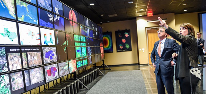 Secretary of Defense Ash Carter tours Texas Advanced Computing Center and Visualization Lab, March 31, 2016.