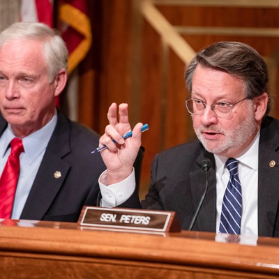 Dueling plans to pay feds on-time fail in Senate, though a bipartisan path forward appears