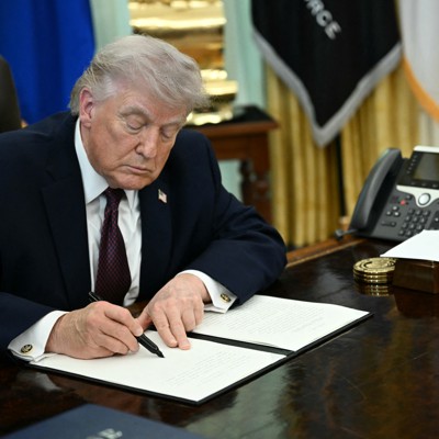 Trump signs executive order setting rules for mail-in voting and eligibility lists